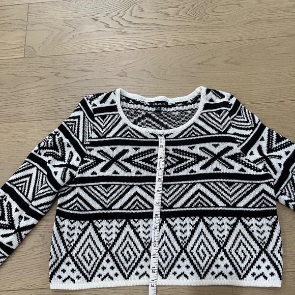 Cropped Sweater - Picture 2 of 5